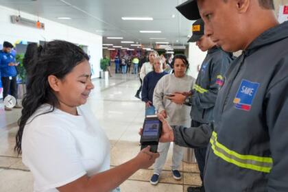 El vuelo con los migrantes venezolanos deportados forma parte del programa GMVP del país latino