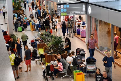 El vuelo de Aerolíneas Argentinas de Roma a Ezeiza todavía no pudo llegar a destino y los pasajeros sufrieron la demora