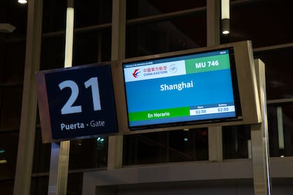 El vuelo de China Eastern Airlines despegó a las 2 am.