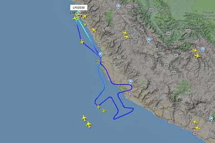 El vuelo de Latam que dibujó un avión sobre el cielo de Perú