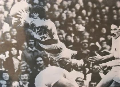 El vuelo inmortal de Marcelo Campo para marcarle un try a Inglaterra en Twickenham en 1978