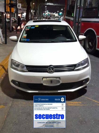 El VW Vento robado en el que se movilizaba una banda de chilenos que realizaba entraderas en la zona norte del conurbano