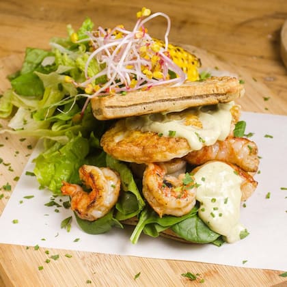 El Waffle Salado Abierto de Möoi es un regio almuerzo.