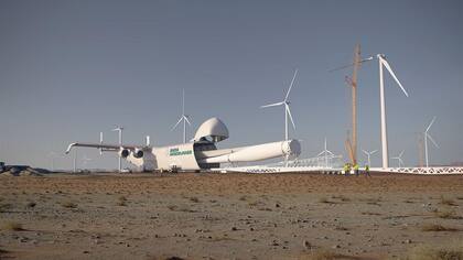 El WindRunner ha sido diseado para cargar enormes aspas de turbinas elicas y aterrizar en rsticas pistas areas. (Imagen realizada por computador)