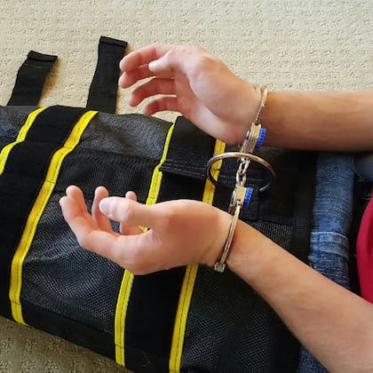 El WRAP llegó a las fuerzas del orden a finales de los años 90 como una alternativa al ‘hog-tie’ en las cárceles de California