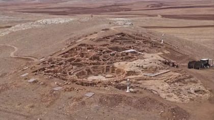 El yacimiento de Karahantepe se extiende por 140.000 metros cuadrados en un paraje dominado por las rocas calizas en un parque nacional turco