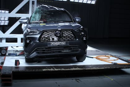 El Yaris Cross fue evaluado en pruebas de impacto frontal, lateral, lateral de poste, latigazo cervical, protección a peatones y ESC