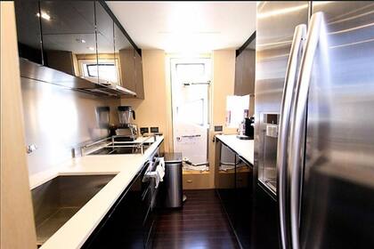 El yate está equipado con una cocina