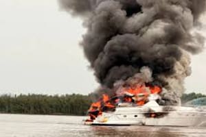 Se incendió un yate donde ocho amigos pescaban en el río Paraná