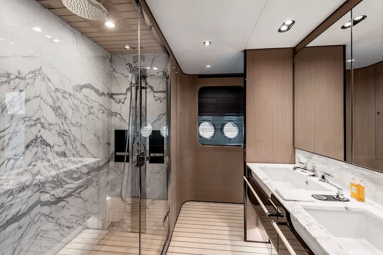 El yate tiene cinco suites