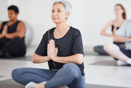 El yoga es considerado una actividad corporeizada que puede ayudar a la armonía entre la mente y el cuerpo.
