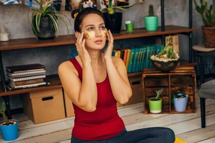 El yoga facial mejora la apariencia del rostro y reducen los signos del envejecimiento (Foto: iStock)