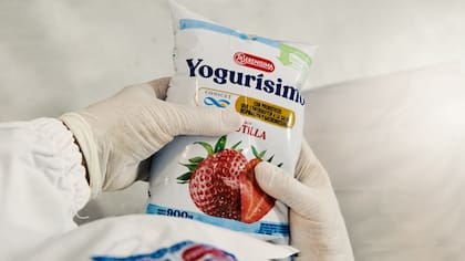 El yogur bebible sabor frutilla es uno de los productos de la nueva línea aprobada por el CONICET.
Fotografía: Conicet