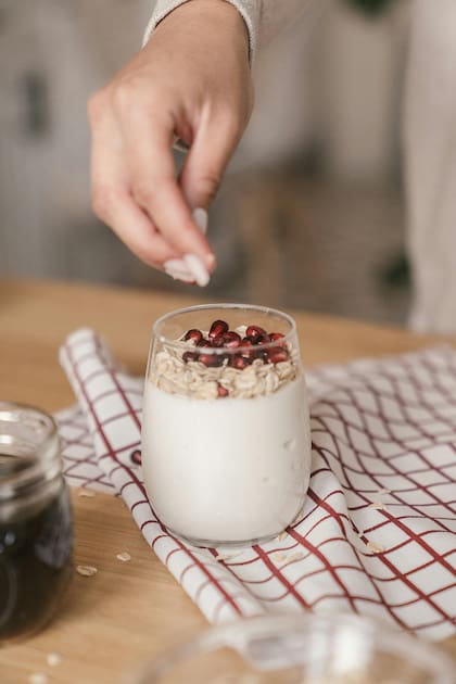 El yogur casero es una opción saludable y libre de exceso de azúcar que podés replicar en pocos pasos