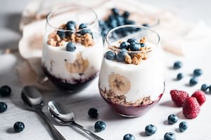 Los cuatro beneficios que tal vez no conocías del yogur que te harán elegirlo todos los días