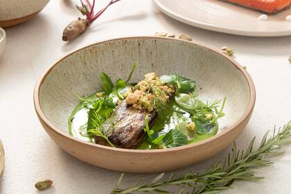 "El yogurt de búfala de La Delfina posee una textura muy cremosa y unas notas ácidas muy equilibradas" explica el chef a la hora de llevarlo al plato.