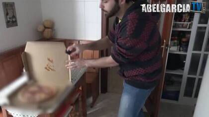 El youtuber español agrede a un repartidor de pizzas