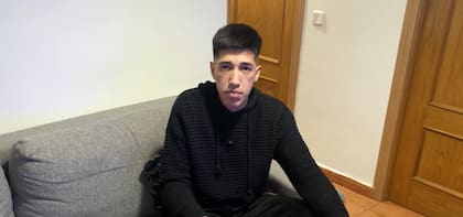 El youtuber reveló cómo pasó las horas de espera previo a su entrevista con otro oficial de migración