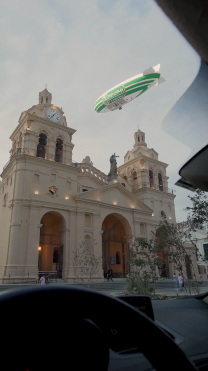 El zepelín en la ciudad de Córdoba.