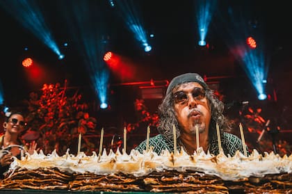 El Zorrito celebró su cumpleaños número 60, rodeado de amigos y con Charly García como invitado especial, en Medio y Medio