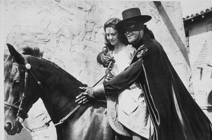 El Zorro, protagonizado por Guy Williams, no termina de instalarse en los mediodías de eltrece