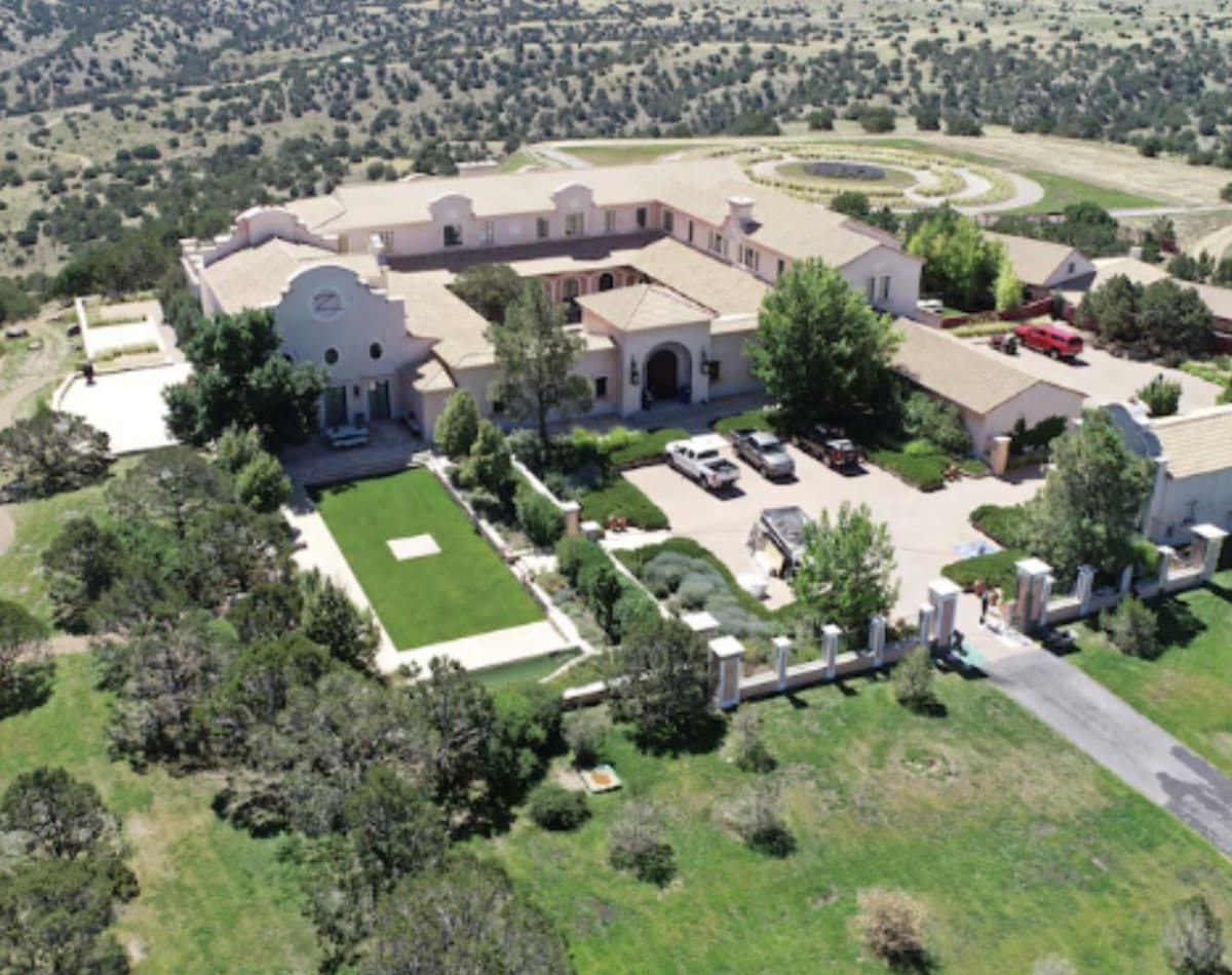 Investigan en Nuevo México una denuncia que acusa a Epstein de haber ordenado enterrar a dos chicas extranjeras en su rancho