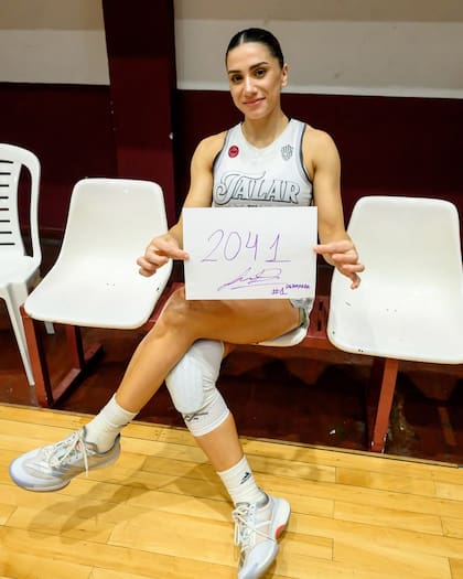 El19 de noviembre de 2025, Delabarba se convirtió en la máxima anotadora de la historia de la Liga Nacional Femenina