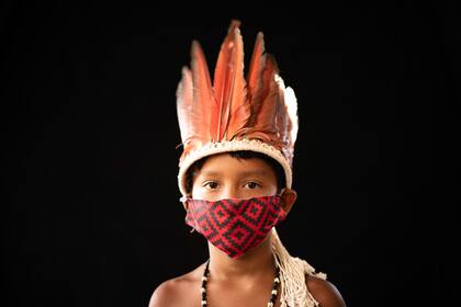 Elano de Souza, 6 años, del grupo étnico indígena Sateré Mawé