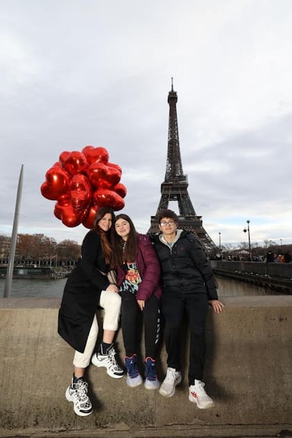 Elba con sus hijos, Allegra y Valentino