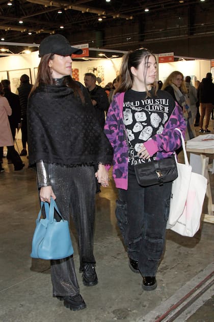 Elba llegó acompañada de su hija, Allegra, que tiene 14 años y es fruto de su primer matrimonio, del que quedó viuda.