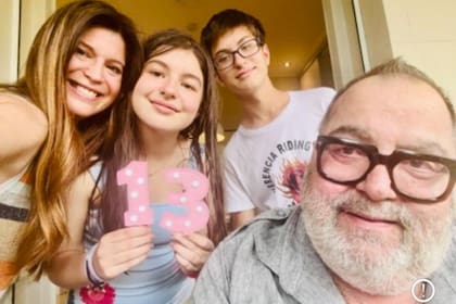 Elba Marcovecchio junto a Lanata y sus hijos