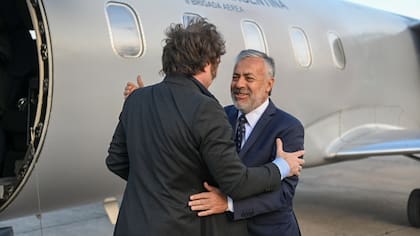 Elección atípica en Mendoza: los intendentes del PJ van a las urnas contra la alianza Cornejo-Milei.