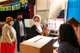 Elecciones en Bolivia. Votación en CABA. Escuela 18 Republica de Corea en Liniers.