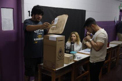 Elecciones en Chaco. Preparacion de mesas
