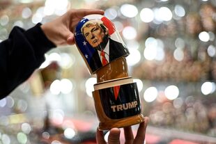 Un souvenir de Trump en su desesperada búsqueda de la reelección 