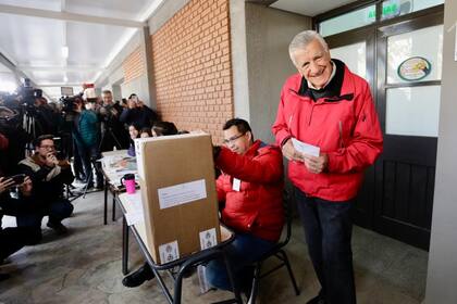 Elecciones en San Juan. Votacion de José Luis Gioja