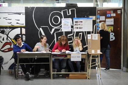 Todas las mesas del país ya habían abierto a las 8.20