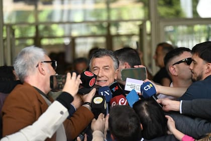 Elecciones legislativas 2025.
Votación de Mauricio Macri.
Escuela nro 8 Lenguas Vivas (Juncal 3251)