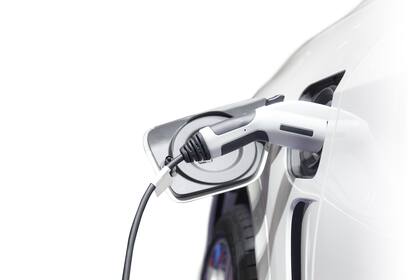 Países sin industria petrolera están empezando a importar autos eléctricos para acelerar su transición hacia la neutralidad de carbono