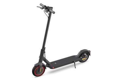 Electro scooter. Una opción para grandes y chicos puede ser el Xiaomi Mi Electric Scooter Pro 2. Este monopatín motorizado viene con batería integrada con autonomía de hasta 45 km y alcanza una velocidad máxima de 25 km/ph ($147.000)