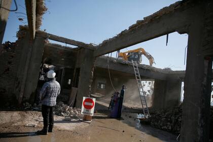 Más allá de que el trabajo se hace bajo parámetros de extrema seguridad, el proceso inédito de demolición exige tomar mayores recaudos por la altura a la que se realiza