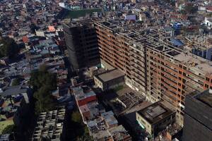 Elefante Blanco: demolieron cinco pisos de la mole abandonada de Ciudad Oculta