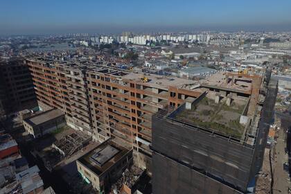 Donde ahora se ve una bestia de cemento que lentamente desaparece, en el futuro habrá un gran espacio verde