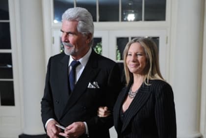 La cantante y actriz Barbra Streisand y su esposo, el actor James Brolin