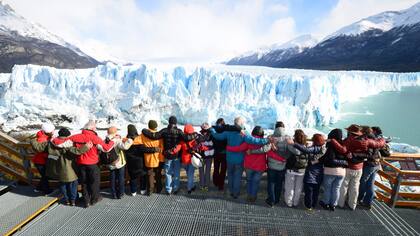 Se realizó un abrazo simbólico al glaciar Perito Moreno