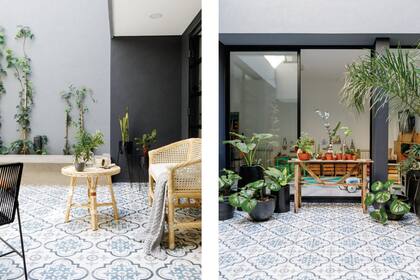 "Elegimos un piso que evocara la estética de los PH y lo combinamos con materiales y colores de estilo industrial y moderno". Mesa con macetas (Tienda Pallet). 