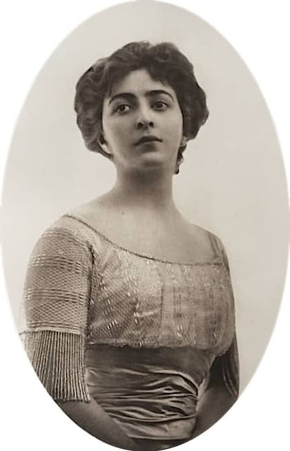 Elena, a quien apodaban "Copeta", nació en 1883, durante la primera presidencia de Julio Argentino Roca.
