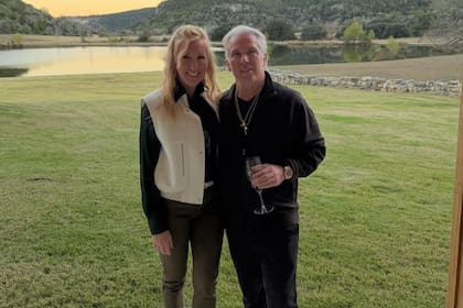 Elena Álvarez Westwood y Thomas Henry suelen participar de actos de beneficencia por los menos afortunados