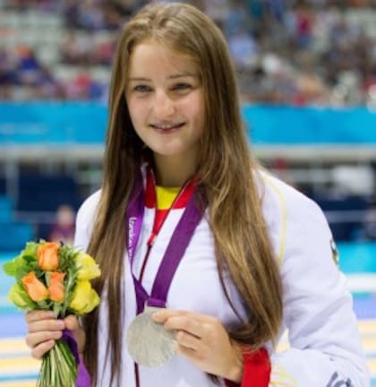 Elena Krawzow con la medalla de plata que conquistó en los Juegos Paralímpicos Londres 2012.