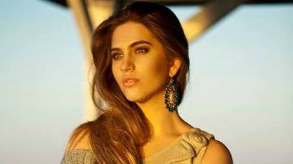 Elena Roca tiene 24 aos, es modelo y estudia periodismo